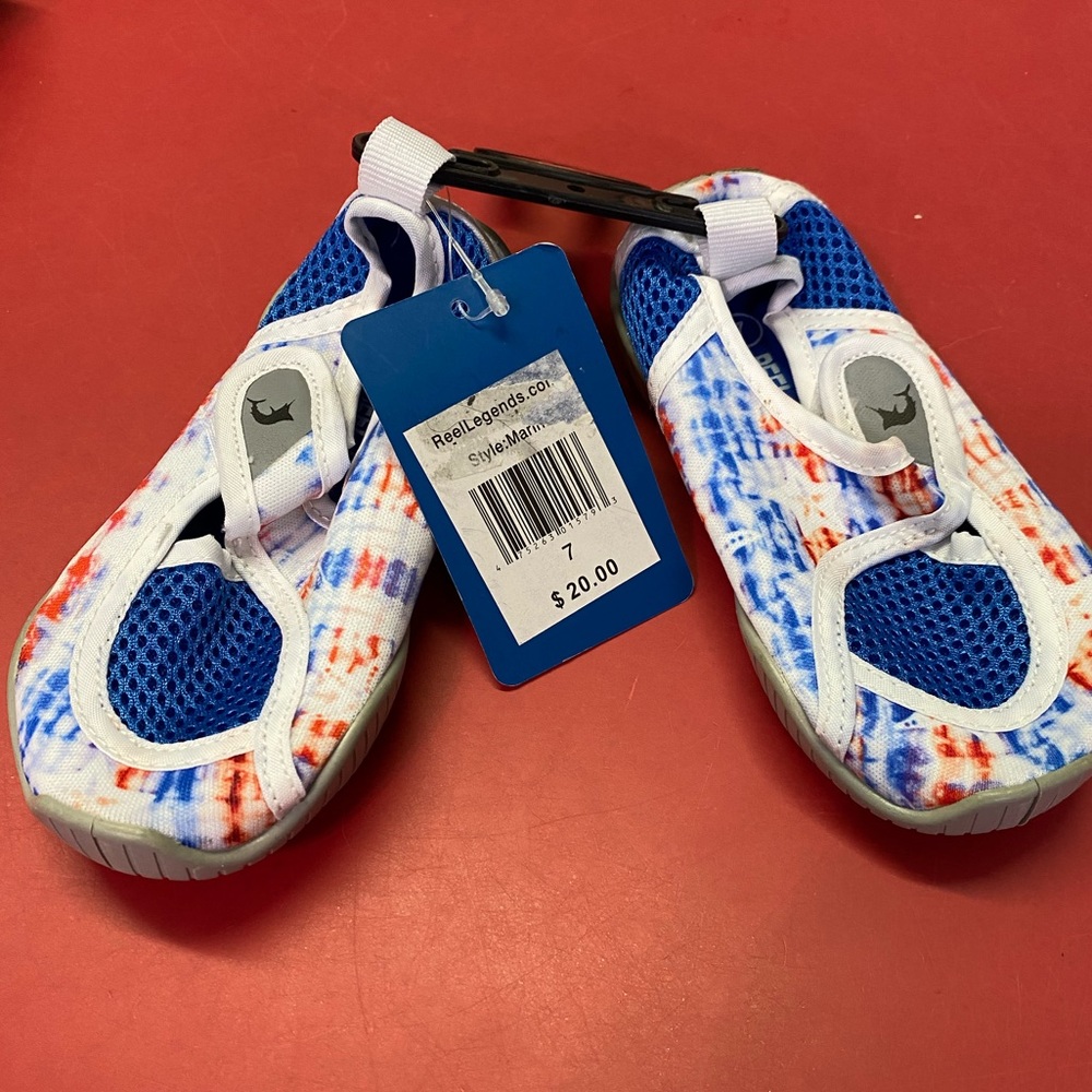 NWT unisex water shoes Reel Legends size 7 toddler colors are red, white, blue